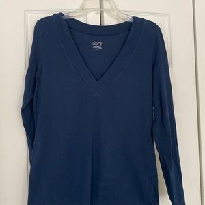 Long sleeved navy top.